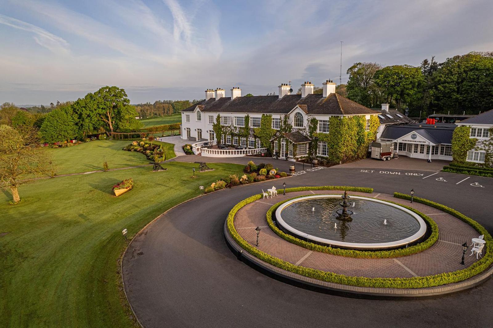 Crover House Hotel & Golf Club Mountnugent Eksteriør billede